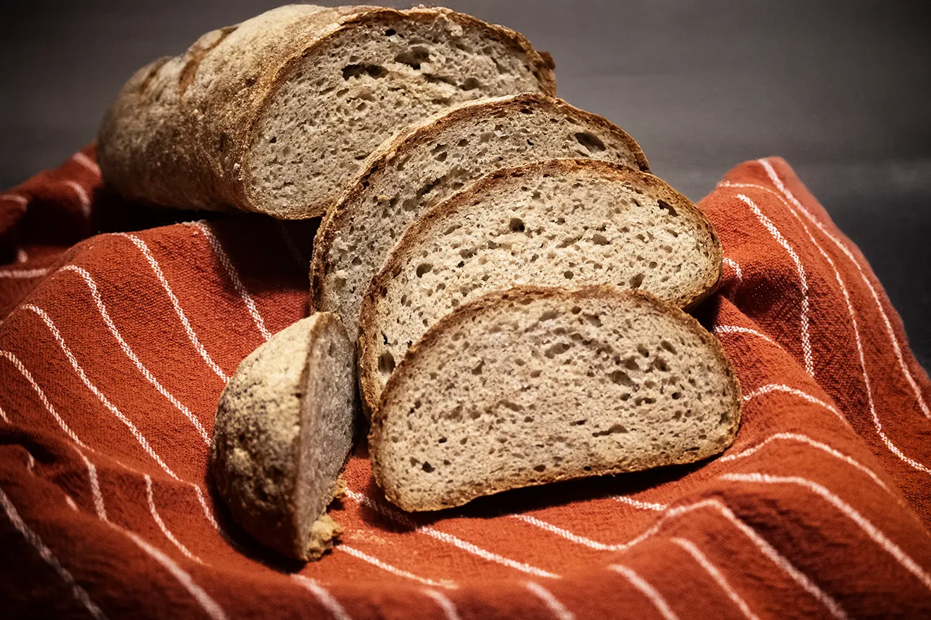 Temna štruca s polnim okusom