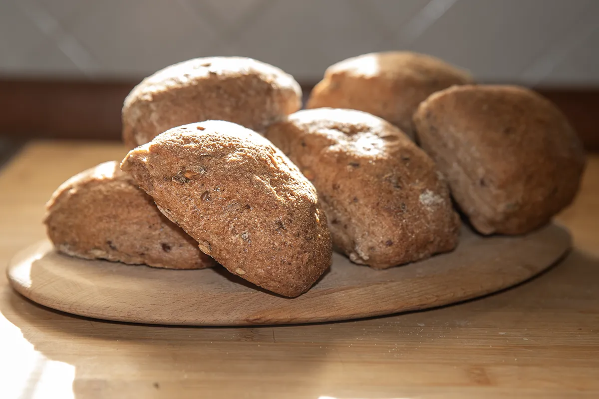 Štručke z bučnim oljem in semeni brez glutena