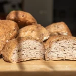 Puhaste štručke z bučnim oljem in semeni brez glutena